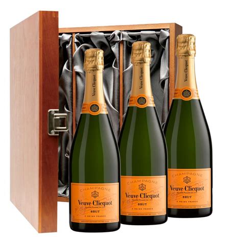 veuve clicquot brut metal box|veuve clicquot champagne gifts.